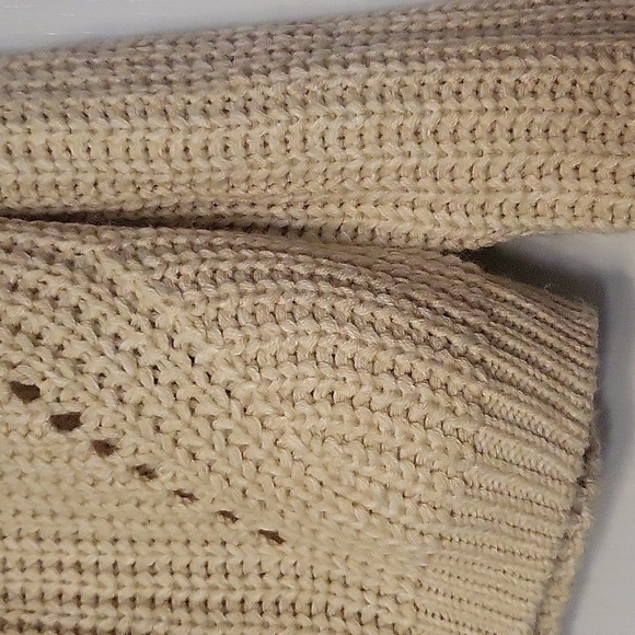 GUC moon & madison cream colored sweater - size xs - Picture 2 of 6